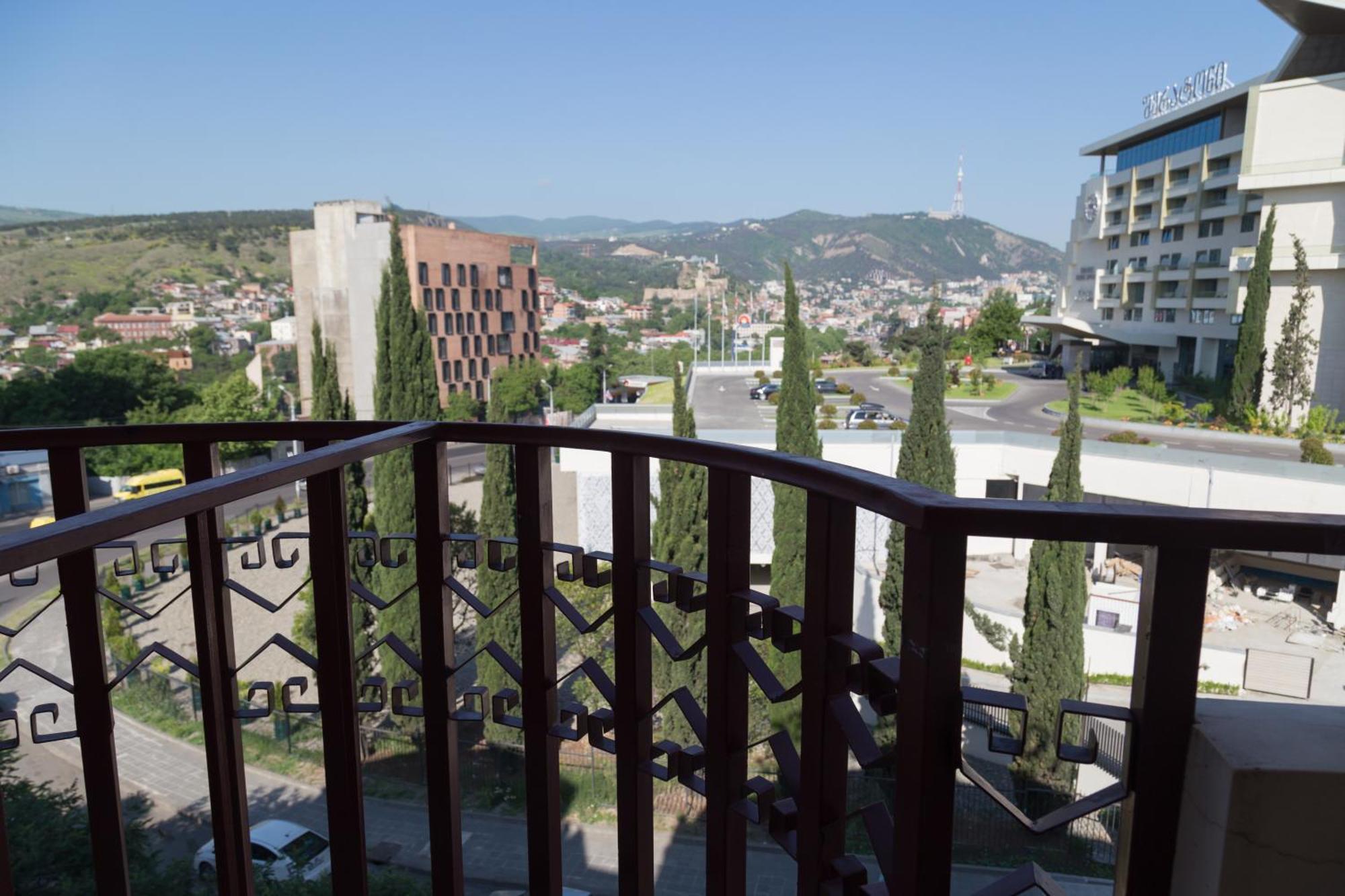 Begi Hotel Tbilisi Exteriör bild